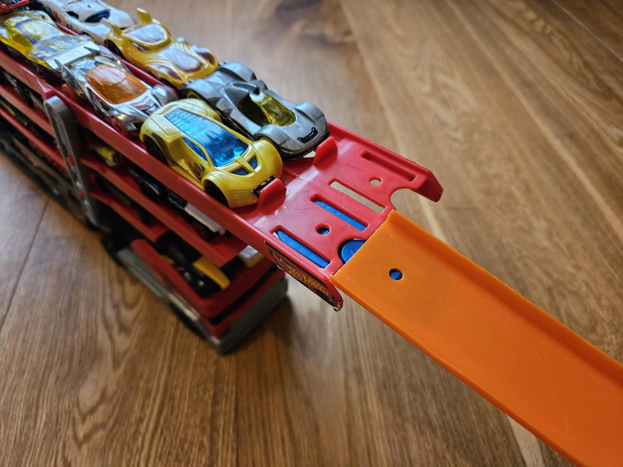 Hot Wheels Mega Truck oplegger (z.g.a.n.)