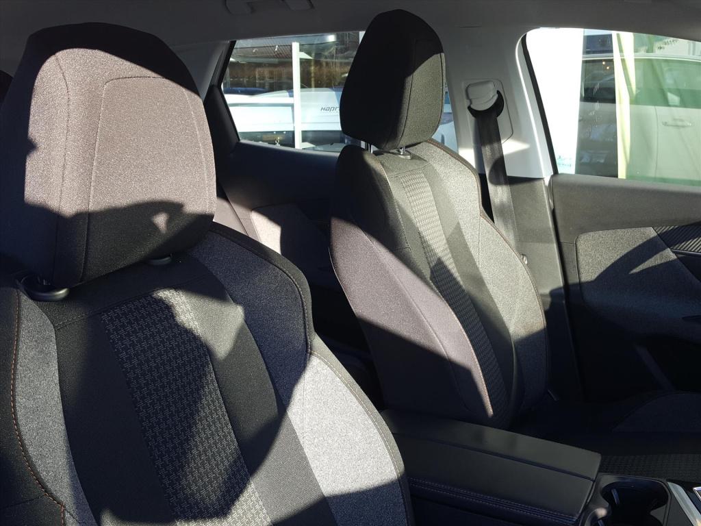 Peugeot 3008 1.2 130pk s&s access trekhaak | cruise control | airco | bluet