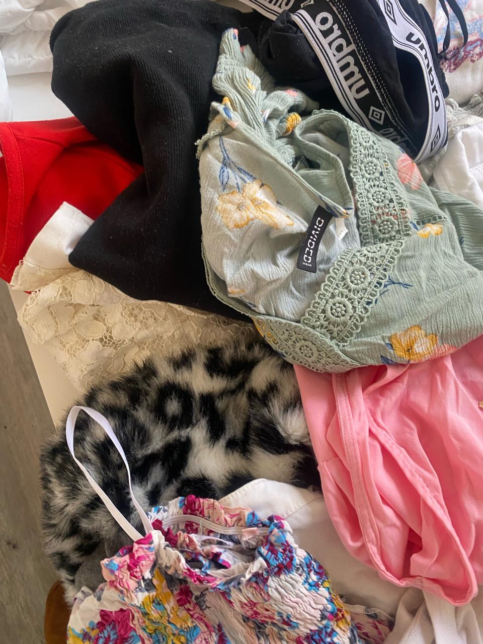 Partij dameskleding XXS 20 stuks plus tasje  jas blousjes broek