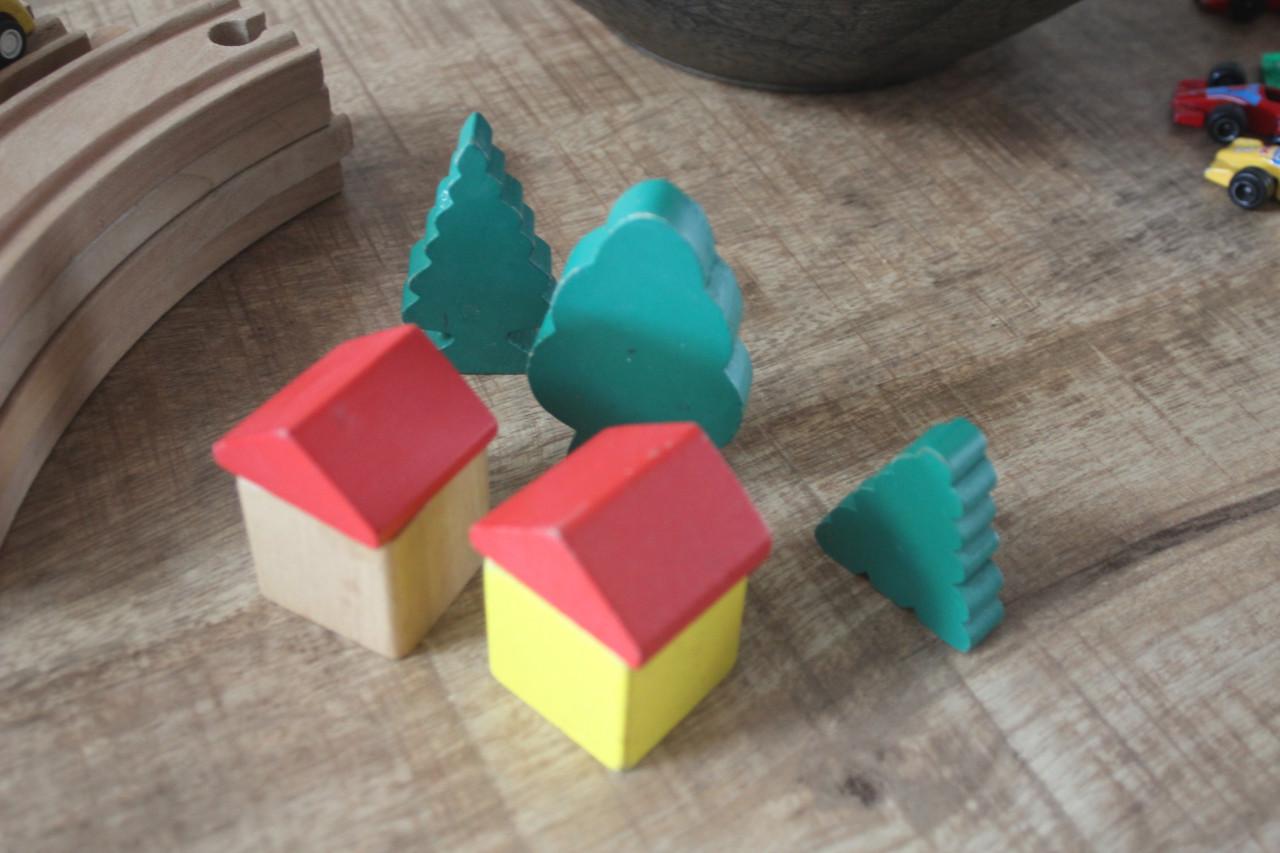 Houten auto, treintje, rotonde..GERESERVEERD