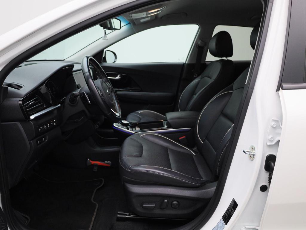 Kia E-niro executiveline 64 kwh | automaat | apple carplay / android auto |