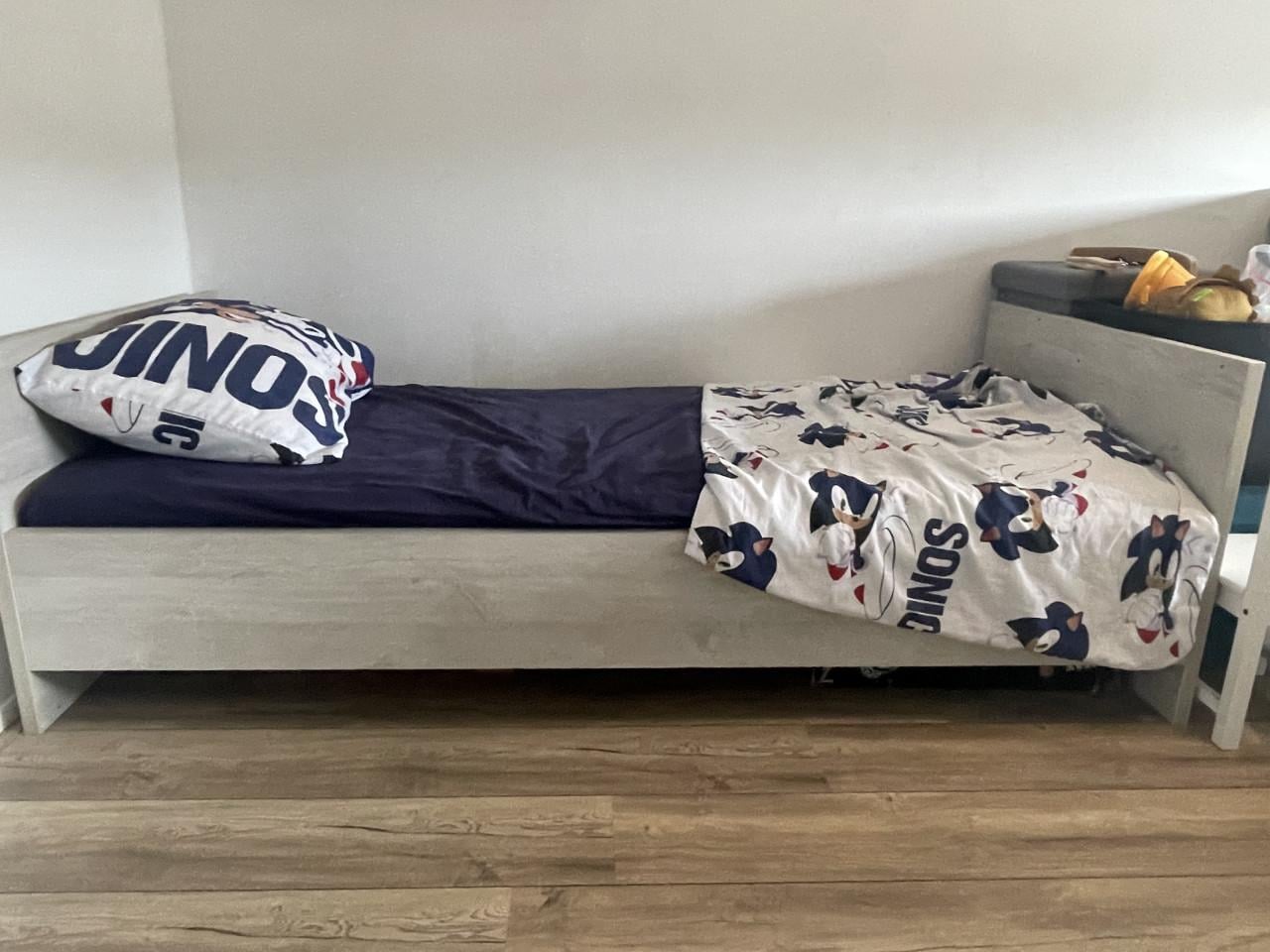 Babykamer ( kledingkast, bed en commode )