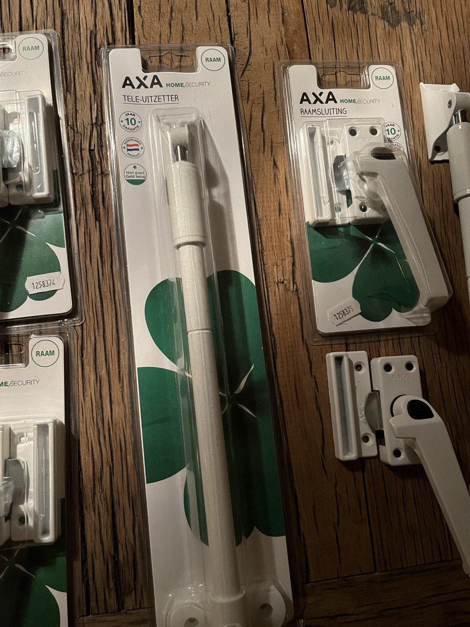 AXA raamsluitingen NIEUW