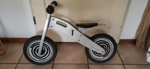 Houten loopfiets