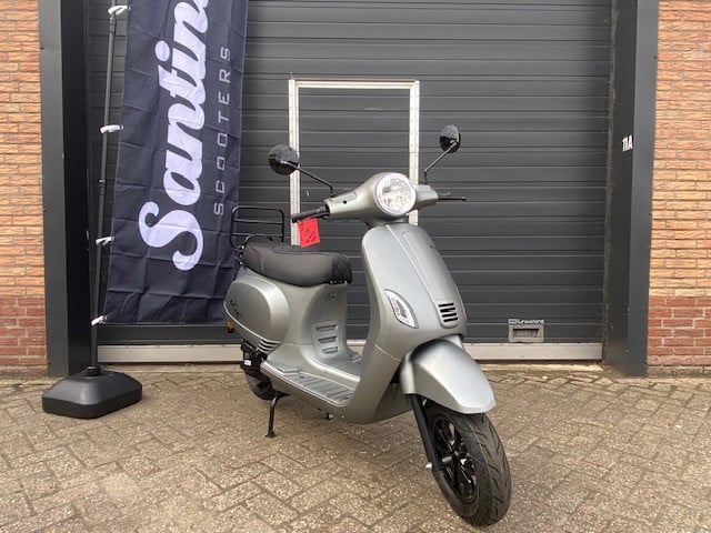 Nieuwe elektrische vespa santini capri scooters met nw Bosch motor 2199 eur