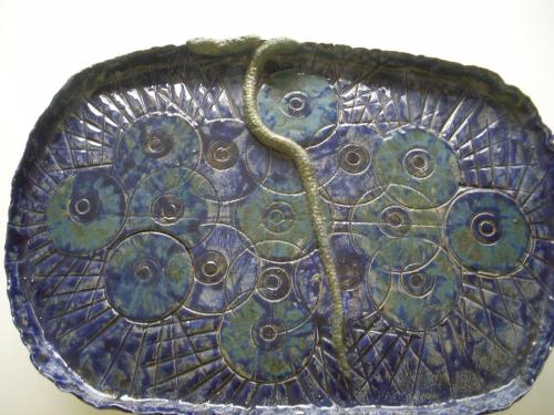 Vintage handgemakt keramiek sierbord met slang