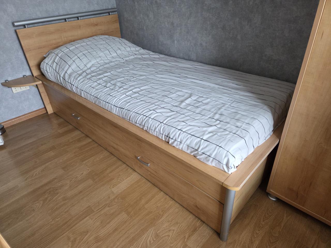 Degelijke slaap-/tienerkamer