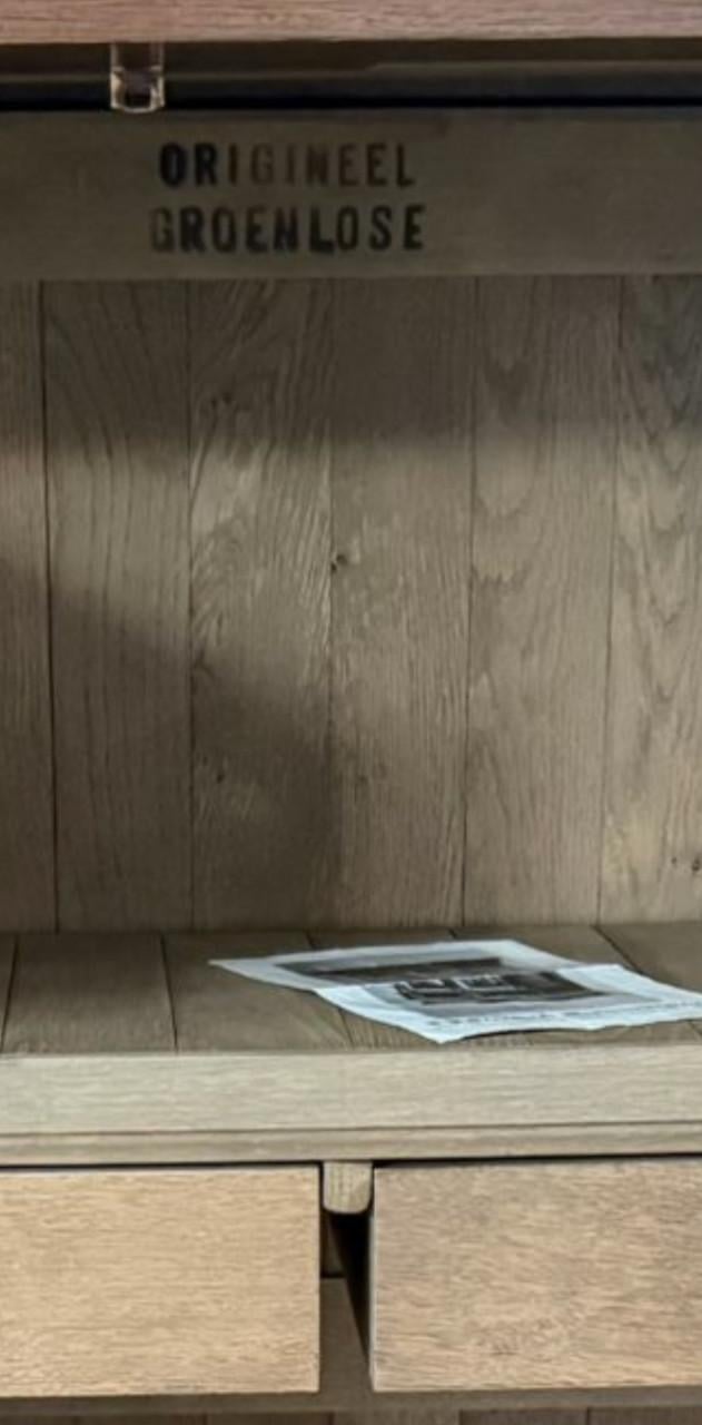 Originele Massief Eiken Kolommenkast. Origineel keurmerk in achterwand.