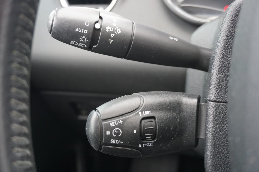 Peugeot 308 1.6 vti xt airco / cruise / stoelverw. / elektr. ramen / parkee