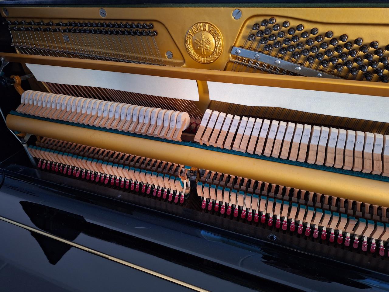 Piano Yamaha U1
