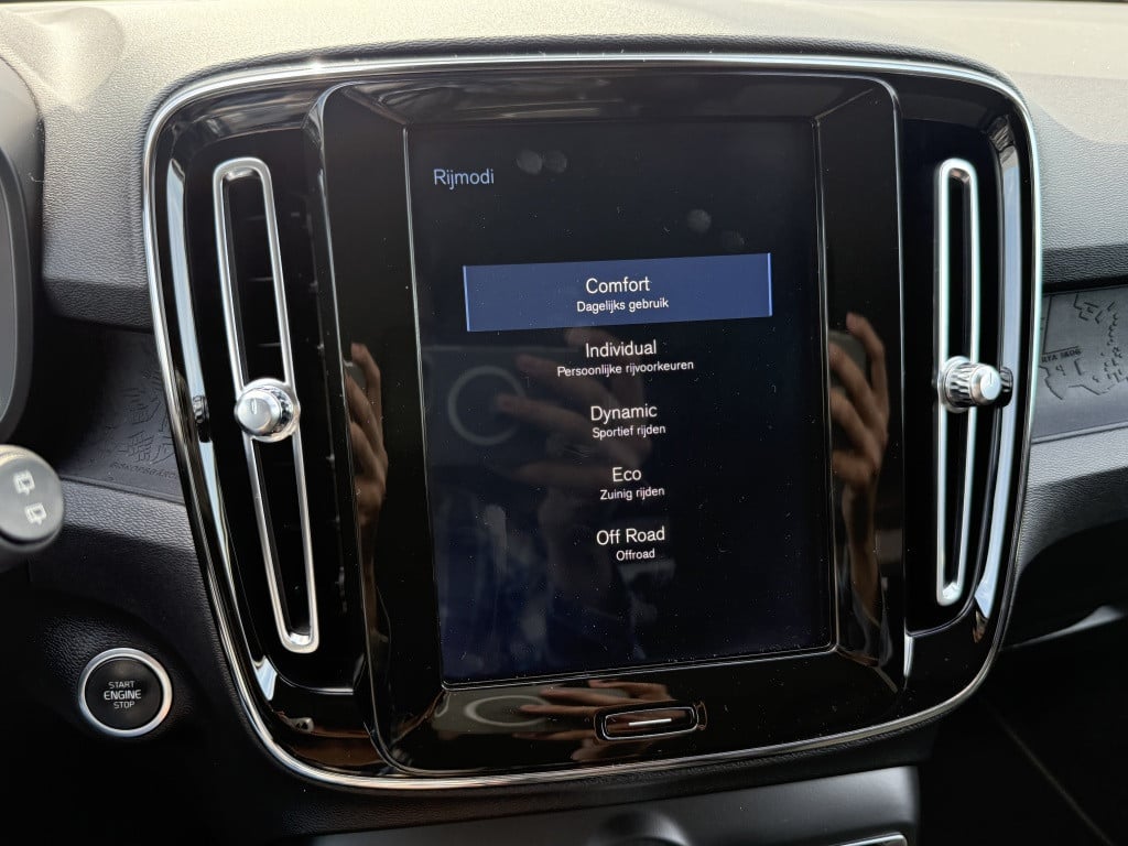 Volvo XC40 t3 160pk momentum | camera| trekhaak| h&k sound| stoelverw| carp