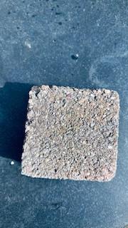 Gratis afhalen ca 250 steentjes 10 cm x 10cm x 5cm