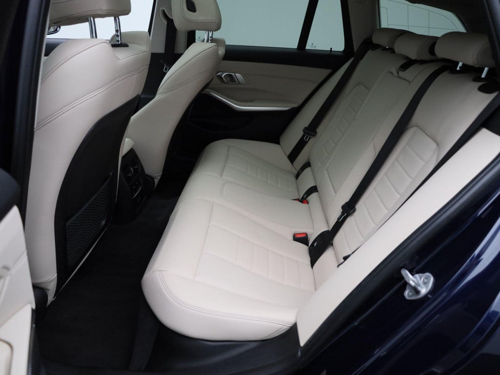 BMW 3-serie touring 318i business edition plus | automaat | lmv | panorama 