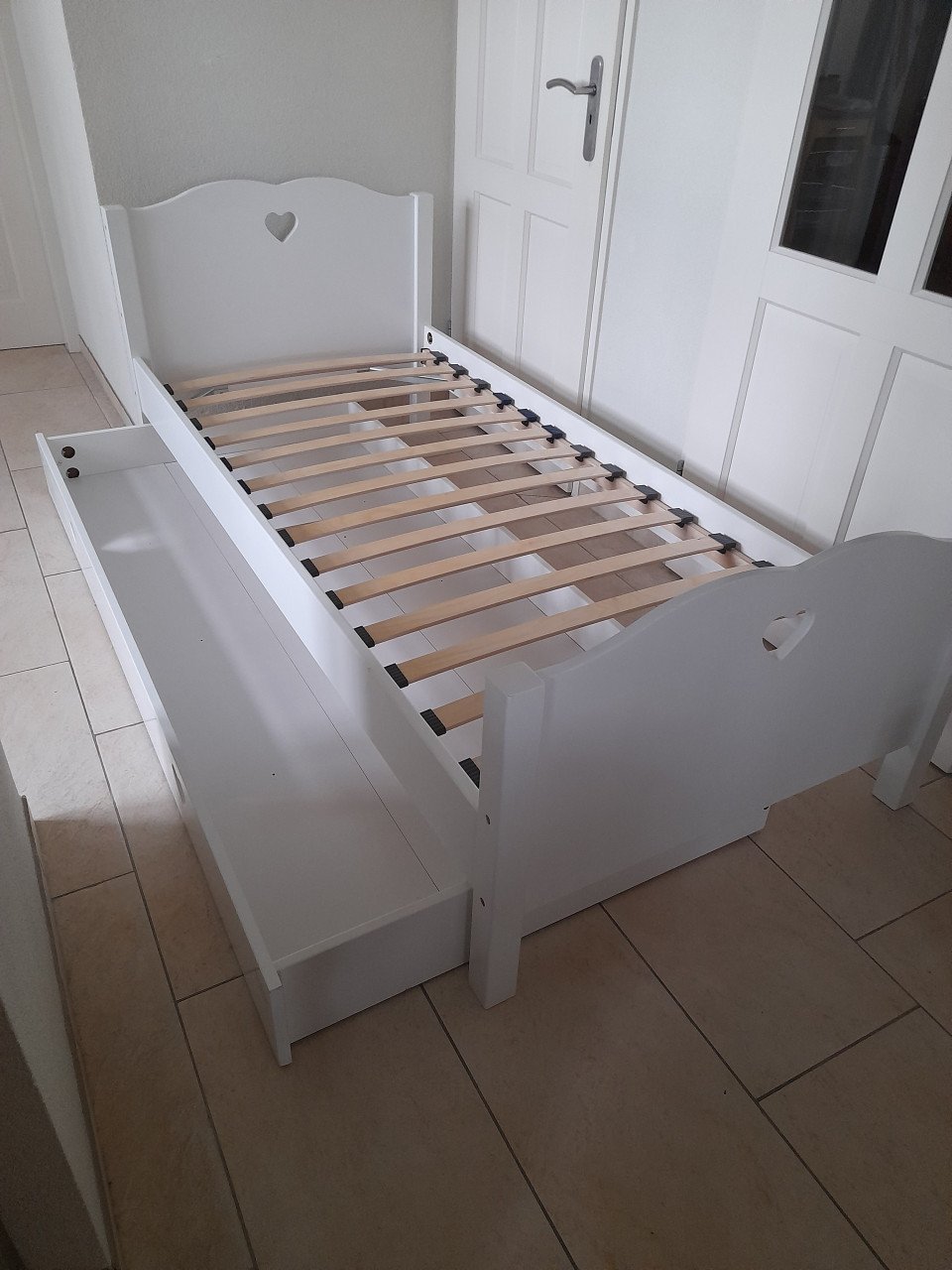 1 Persoons bed met lade 90 x 200 (in goede staat)