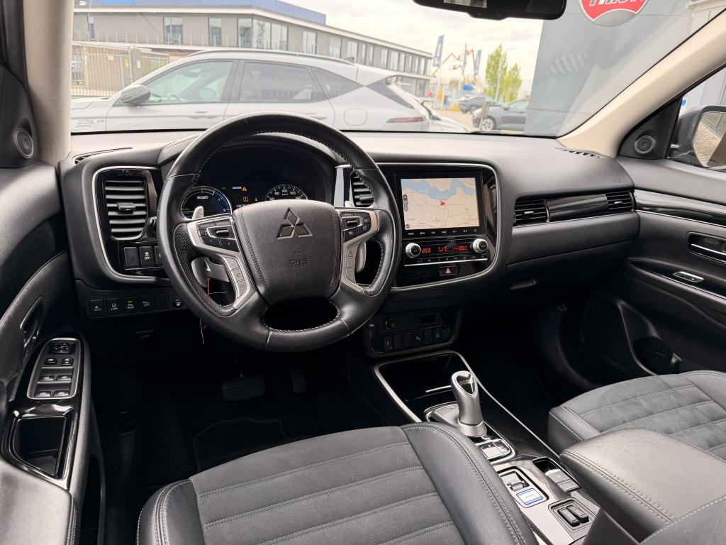 Mitsubishi Outlander 2.4 phev intense+ | navigatie | cruise control (adapti