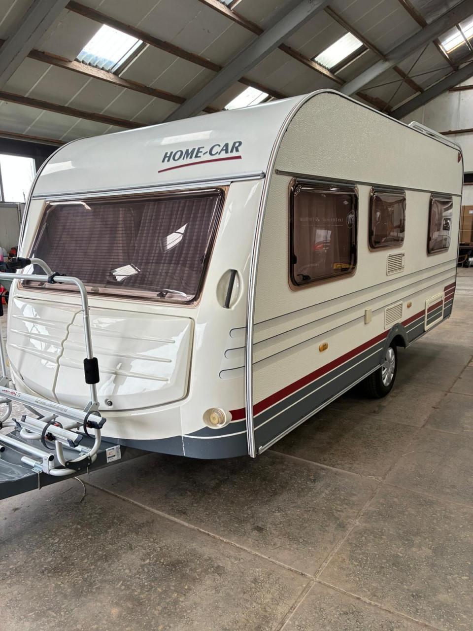 Zeer nette Home Car caravan met voortent, luifel en slaapcabine