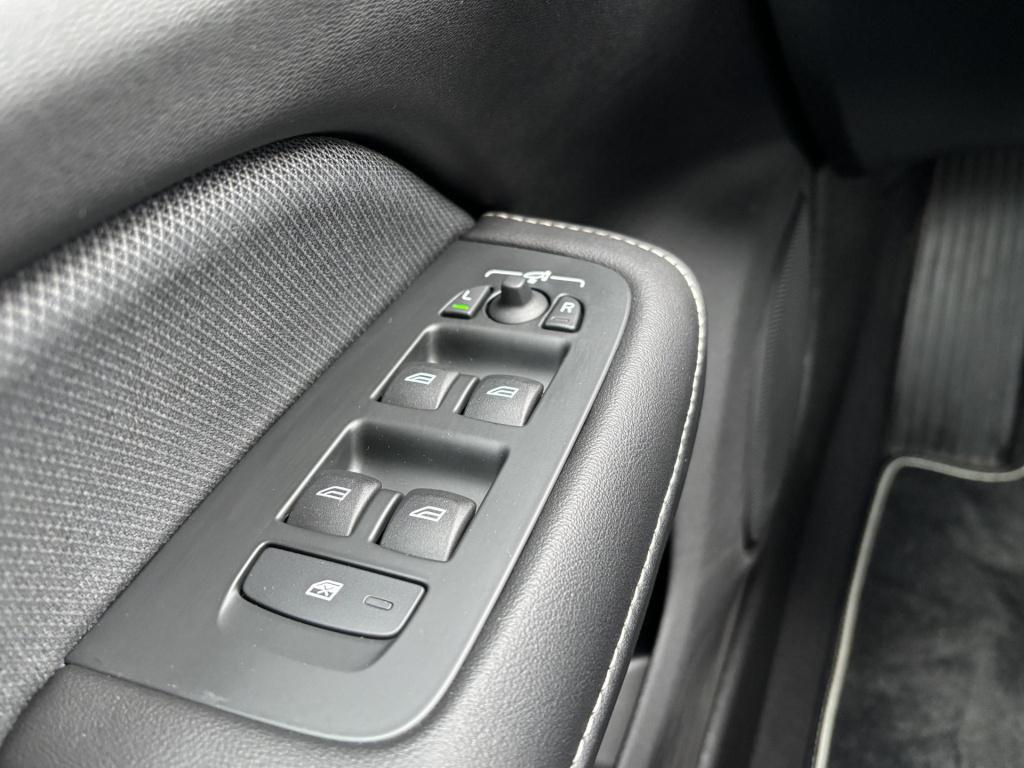 Volvo S60 2.0 b3 r-design nl-auto!