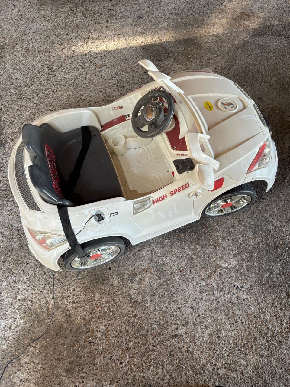 Leuke electrische peuterauto