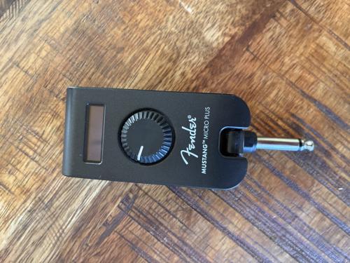 Fender Mustang® Micro Plus gitaarversterker (Pocket-amp)