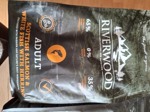 Hondenvoer Riverwood