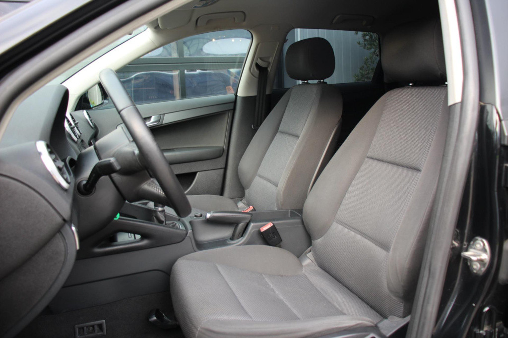 Audi A3 sportback 1.4 tfsi attraction - carplay wireless - navi - clima - 1