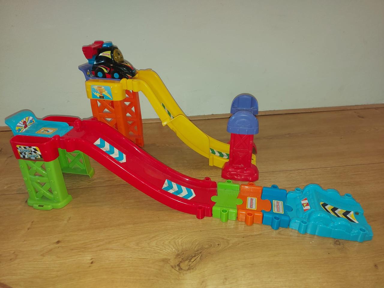 Z.g.a.n. Vtech Toet Toet 3-in-1 racebaan met Ronnie auto
