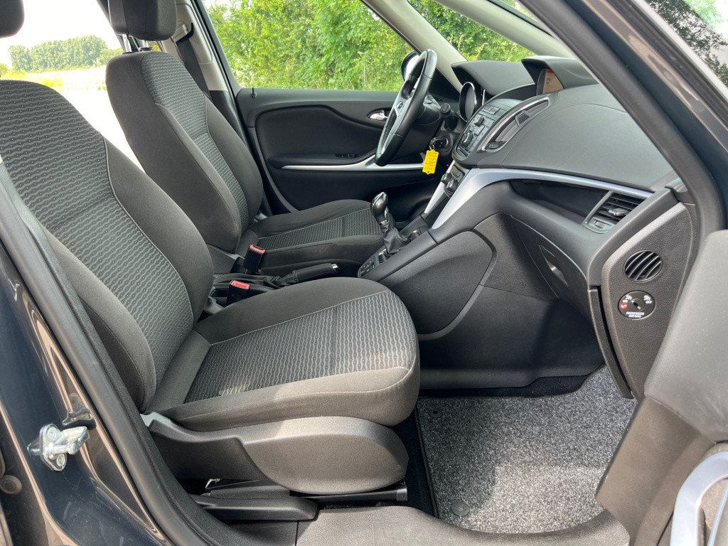 Opel Zafira tourer 1.6 edition turbo 7p. //nap//navi//clima