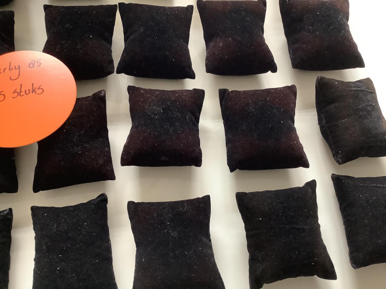 Partij gebruikte kussentjes voor horloges of armbanden. ( partij 85)