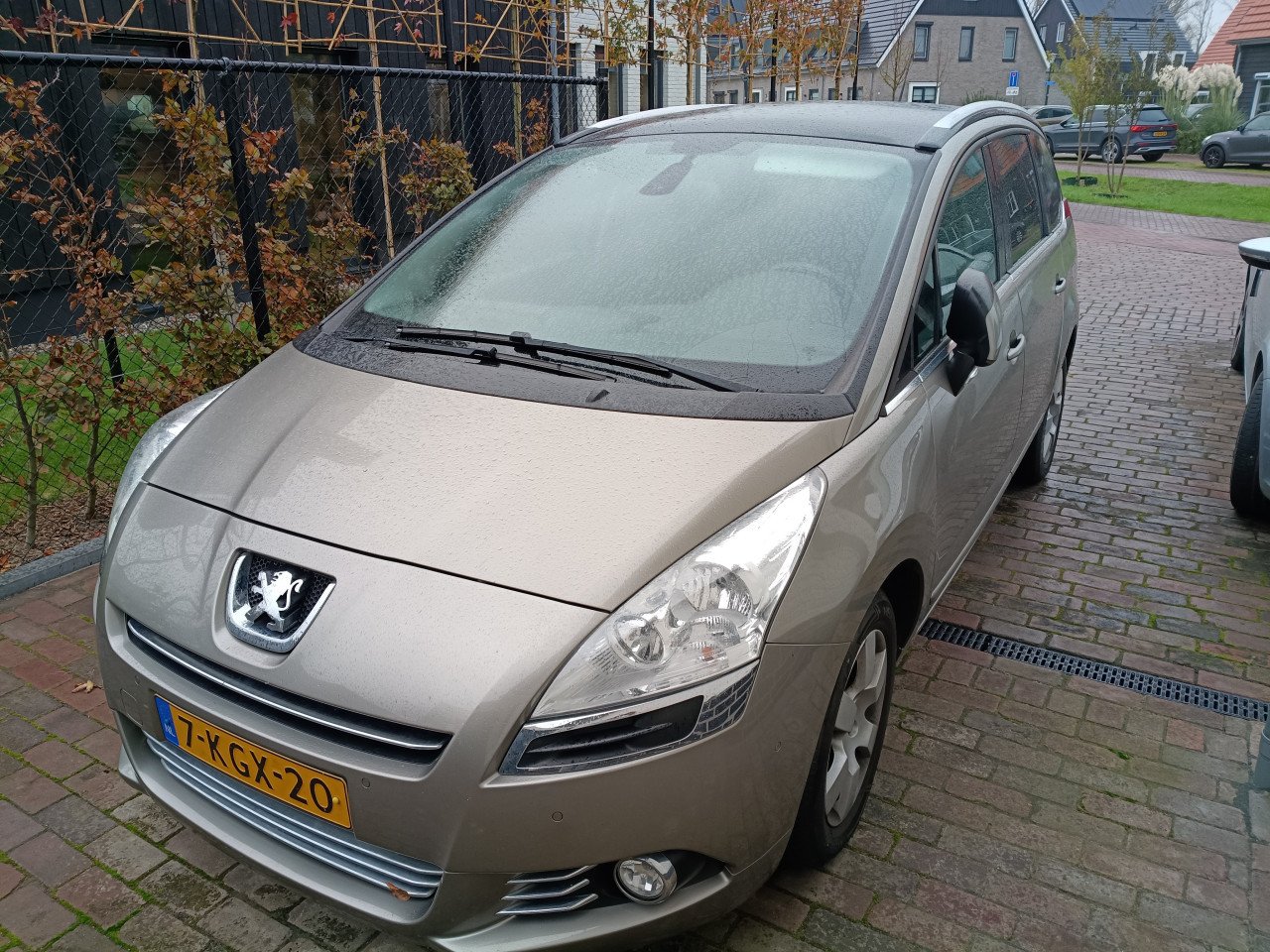 Peugeot 5008