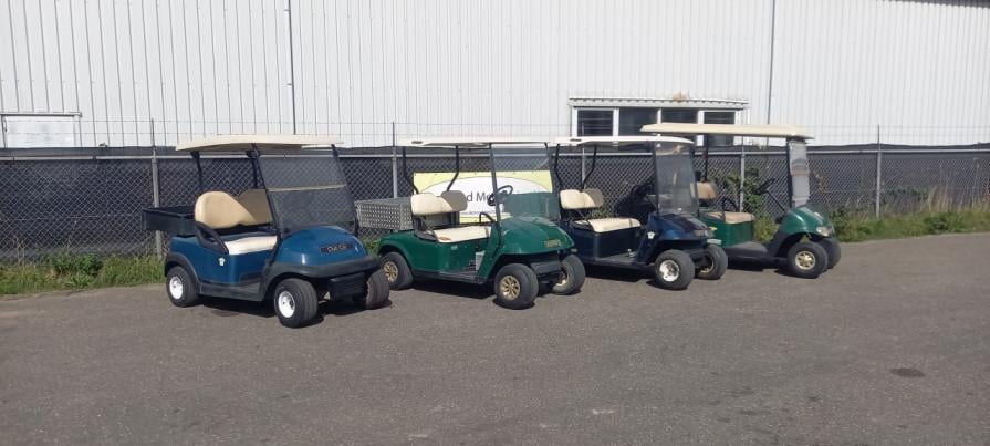 4 x Golfkar met laadbak.