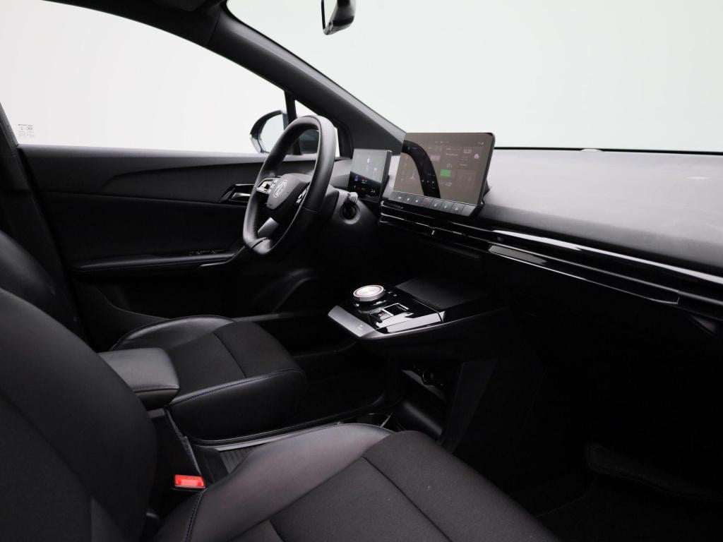MG Mg4 64 kwh luxury | automaat | navigatie | climate control | apple carpl