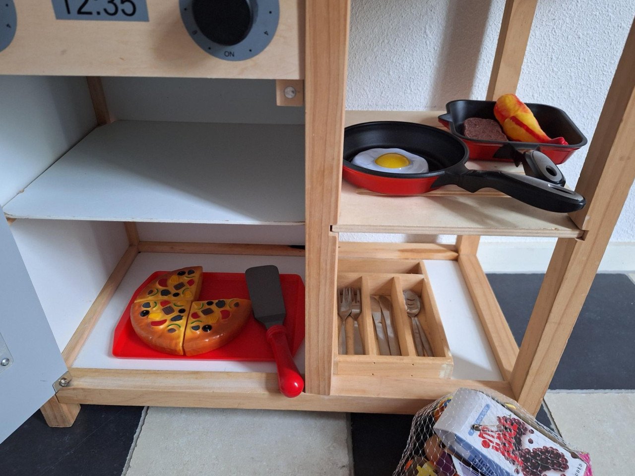 Houten keukentje van Jouéco (nieuw € 85,00)