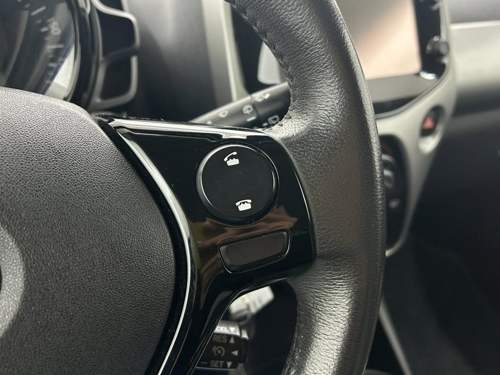Toyota Aygo occasion 1.0 vvt-i x-play | wit | tweedehands toyota aygo | air