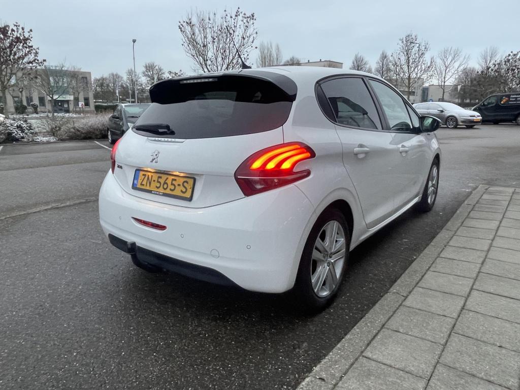 Peugeot 208 1.2 puretech signature