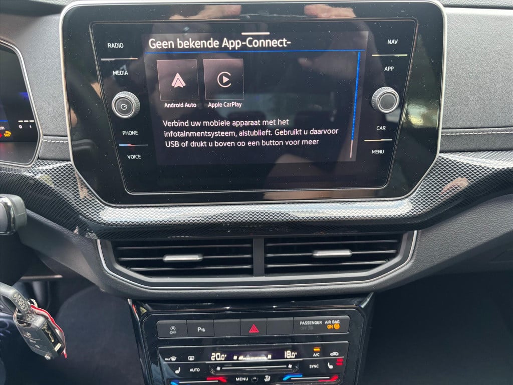 Volkswagen T-cross 1.5 tsi 150pk dsg-7 r-line| trekhaak| camera|navi| uniek