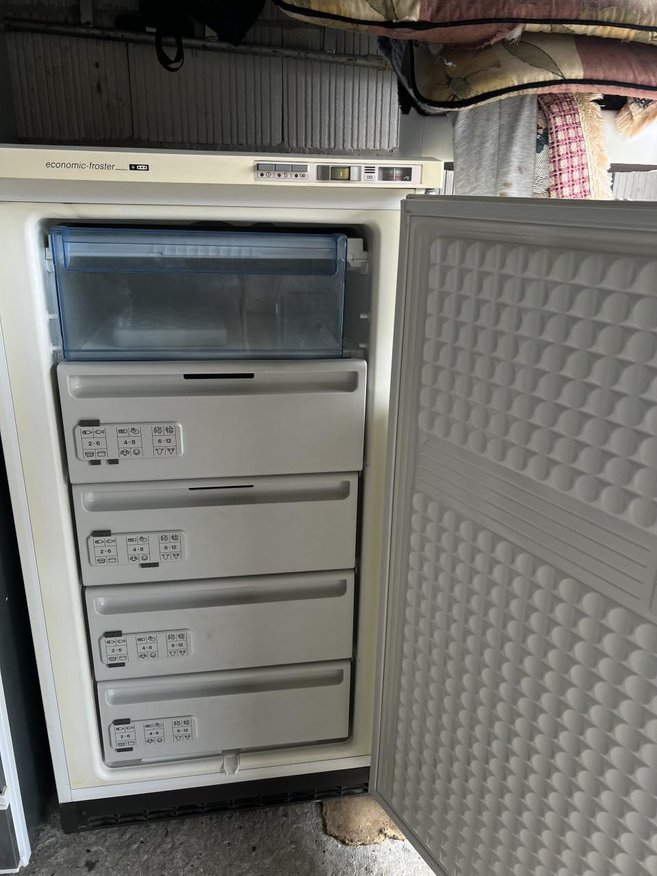 Bosch vrieskast 125x65x65 cm. Inhoud Vriezer 200 liter