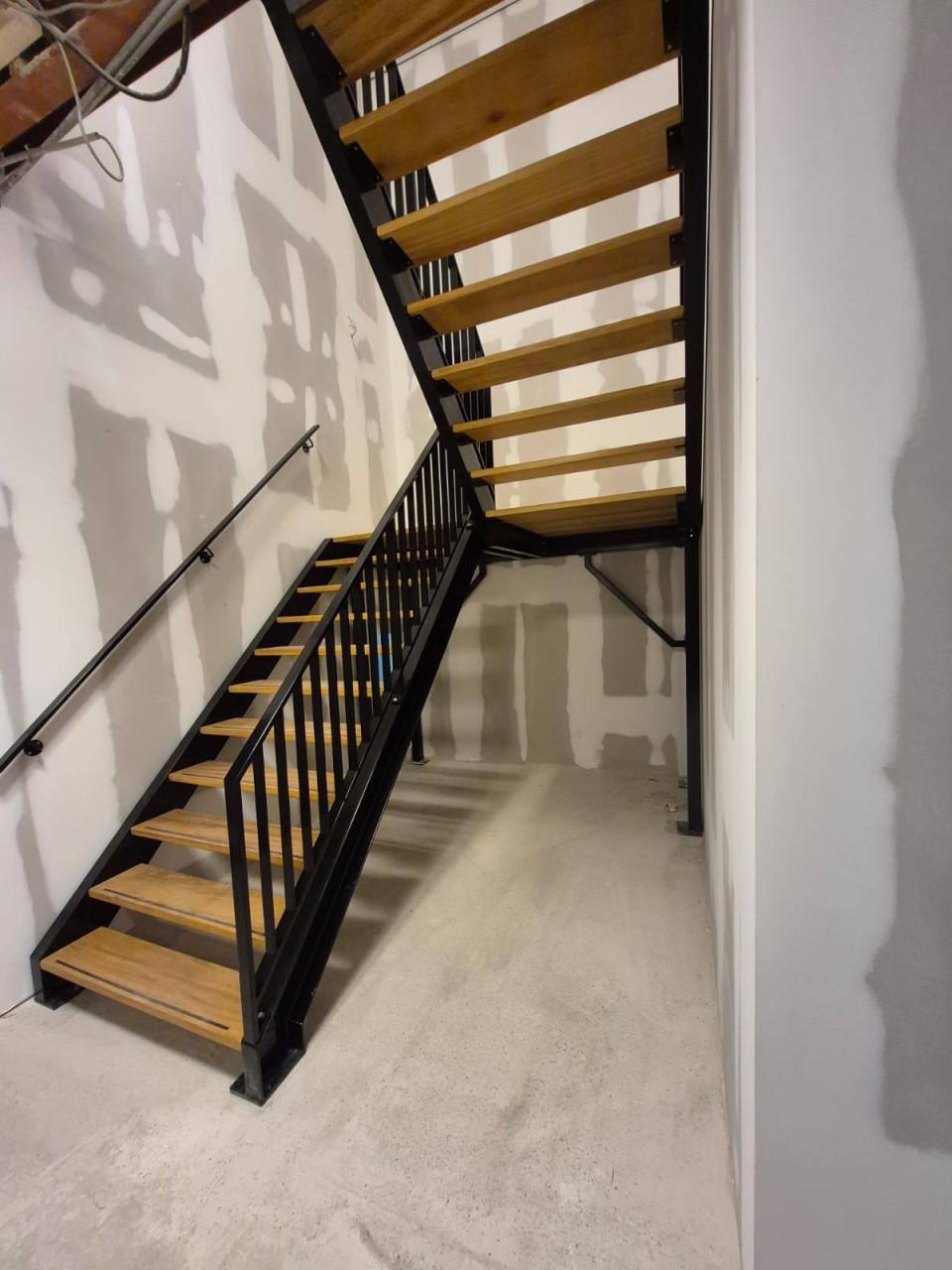 Stalen Trappen op Maat | Spiltrappen, Buitentrappen & Rechte Trappen
