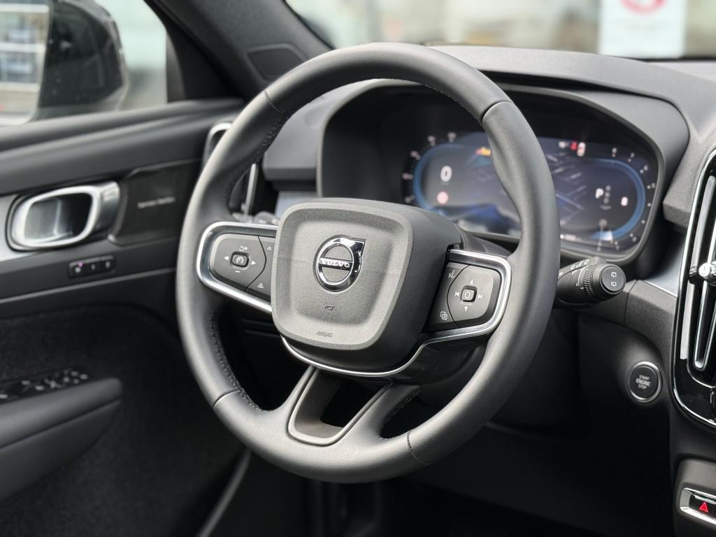 Volvo XC40 b4 197pk plus dark |adap.cruise| trekhaak | camera| elektrische