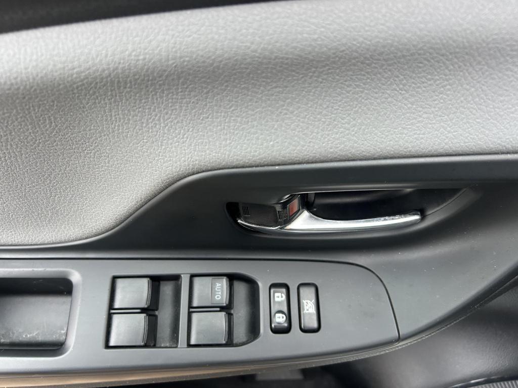 Toyota Yaris 1.5 hybrid dynamic bi-tone |gefotografeerd op winterwielen, se