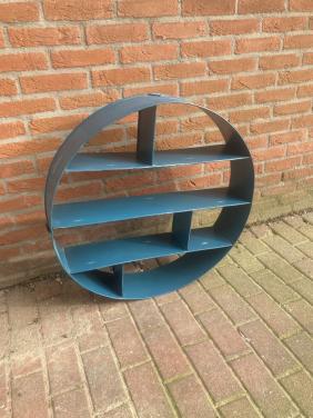 Wandrek rond metaal petrol