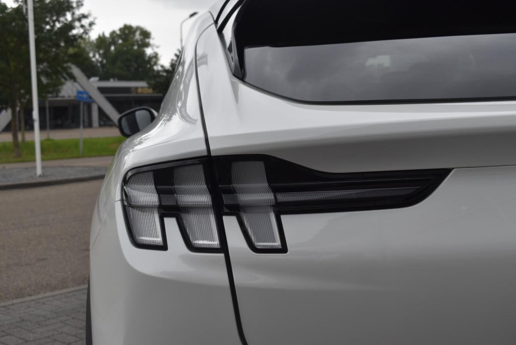 Ford Mustang Mach-e rwd 75 kwh | climate control | adaptieve cruise control