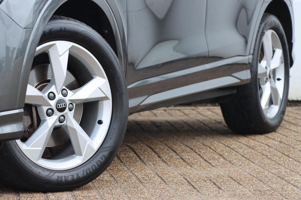 Audi Q3 45 tfsi e s edition 245pk s tronic | soh 90,3% |