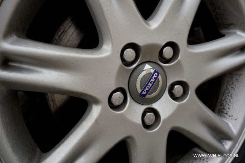 Volvo S60 2.4d, leer + clima!
