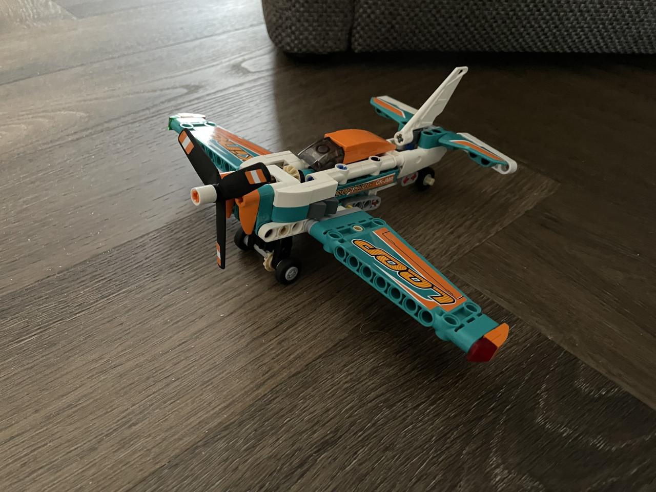 Technic Racevliegtuig 42117