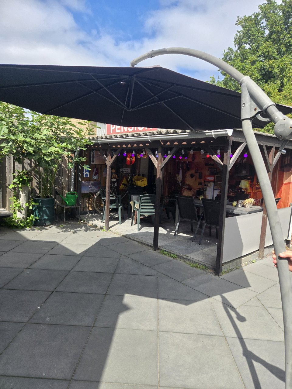 Zweefparasol met poot. Doorsnee 3 meter. .