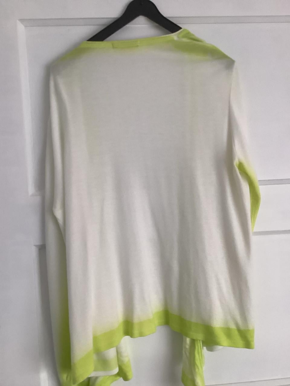 Nieuw vestje en shirt gedragen maar nog heel netjes maat 42
