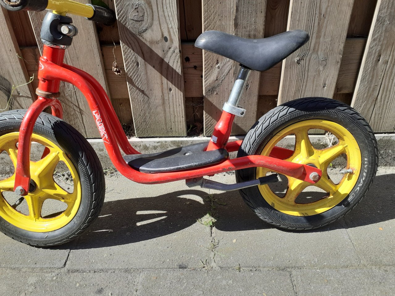 2 x Kinderfietsjes 12 inch & 10 inch & 2 x Loopfietsjes