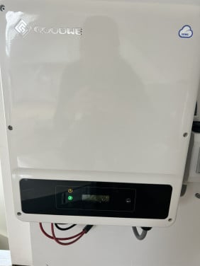 GoodWe 3600D-NS Omvormer met WiFi.