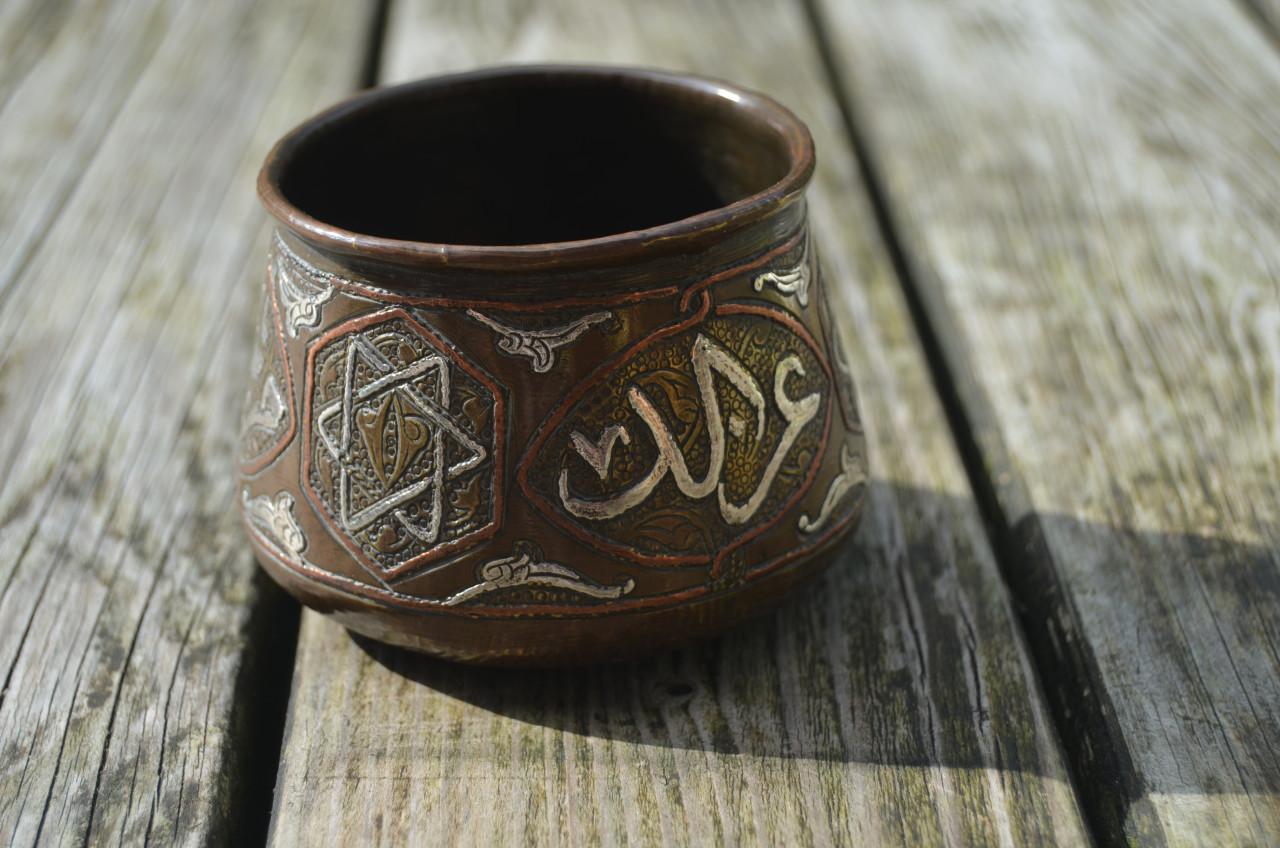 Perzisch koperen (met zilver?) bakje.