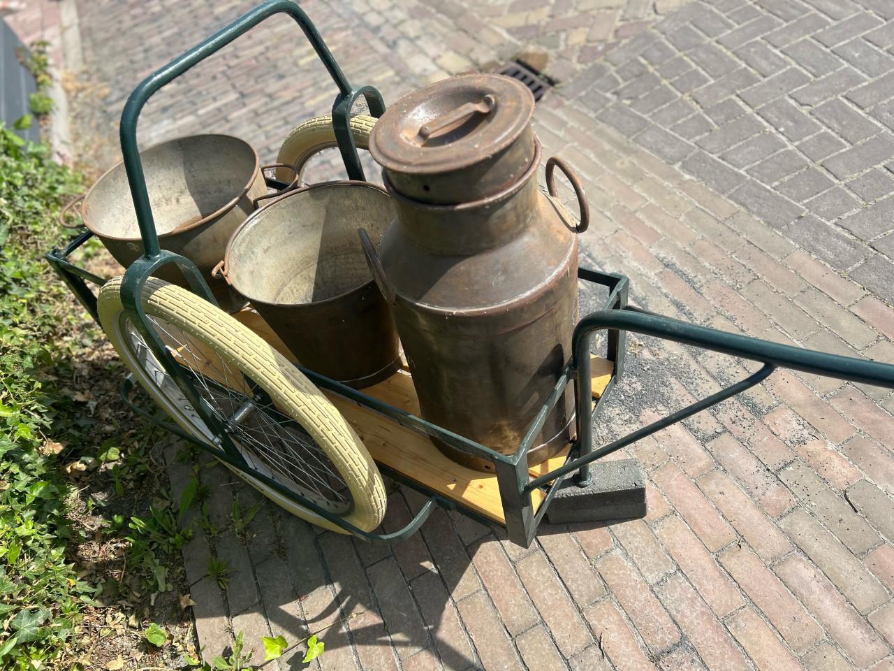 Authentieke melkkar met melkbus,melkfilter en melkemmer 🐄🥛